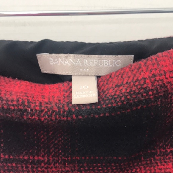 Plaid Banana Republic skirt. - Picture 3 of 5
